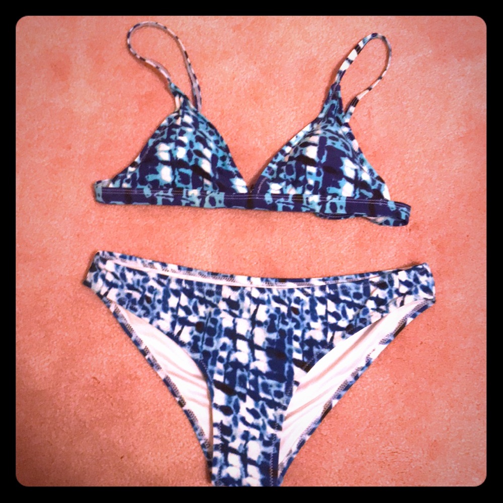 💙 Blue aqua and white bikini